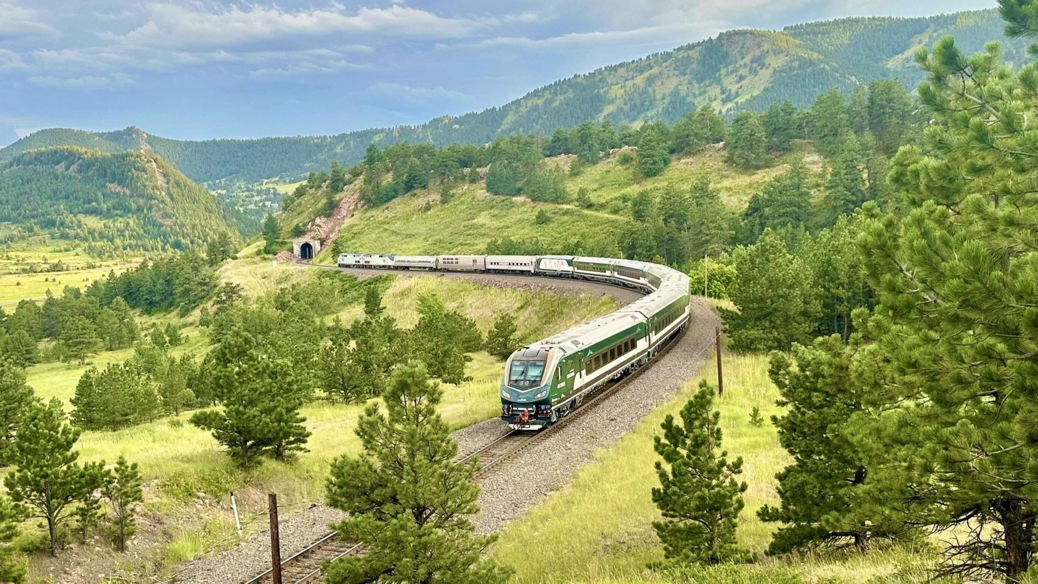 Amtrak Cascades Airo train in Colorado.